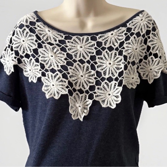 Navy Blue Dress Short Sleeve Crochet White Floral Accent Size M - Picture 3 of 4